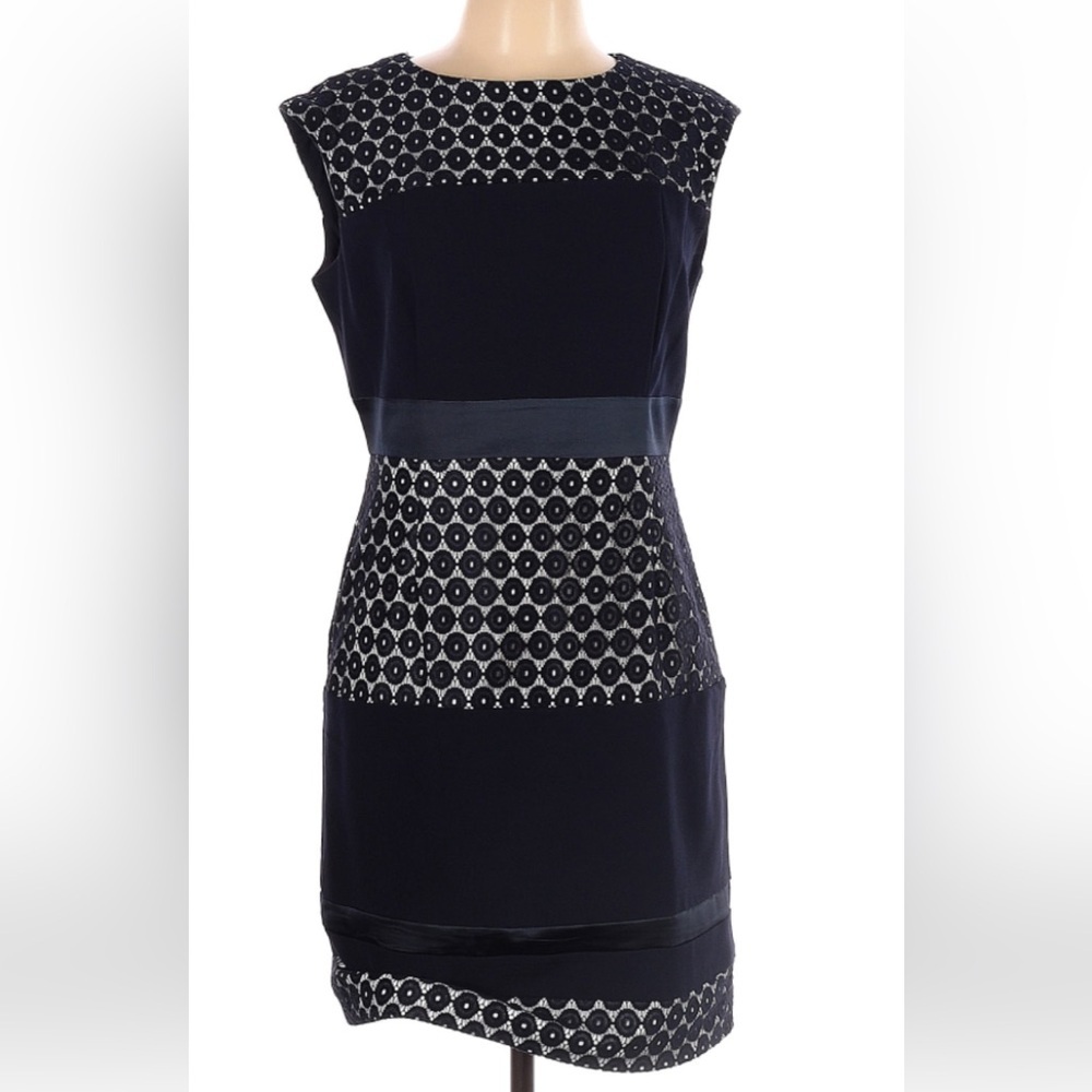 NWOT Sandra Darren Black and White Color Block Dress With Lace Circle Design